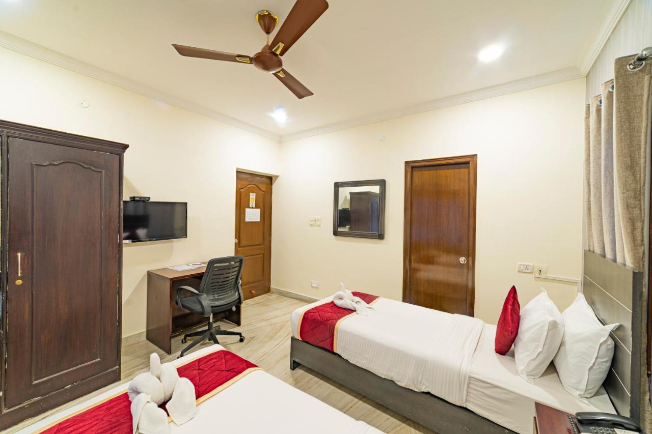 Hotel Athome , Whitefields, Kondapur Хайдарабад Экстерьер фото